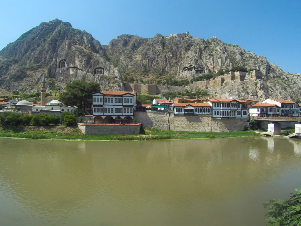 Harşena Dağı, Amasya Kalesi ve Pontus Kral Kaya Mezarları